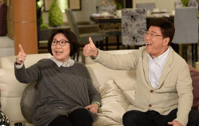 TVB男星被指拍吻戏突然伸舌，儿子现身回应：偶尔出现情有可原